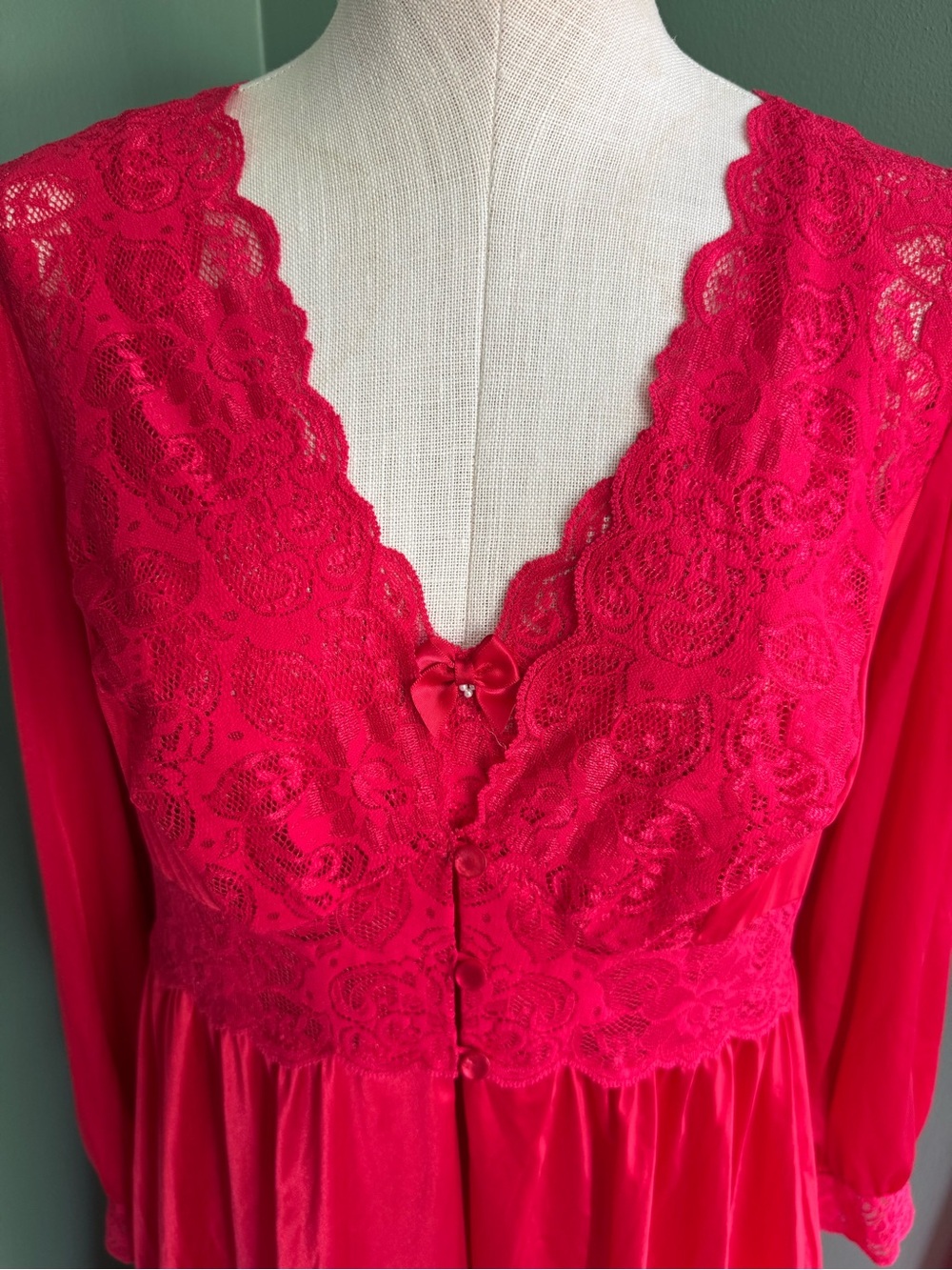 Red Vintage Nightgown & Robe set - Picture 2 of 12